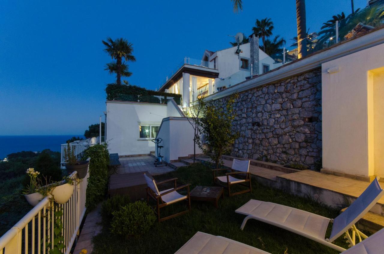 Luxury Taorum Villa With Spectacular Sea Views In Taormina Ruang foto